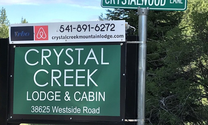 Fort Klamath House | Crystal Creek Mountain Lodge near Crater Lake and Pacific Crest Trail