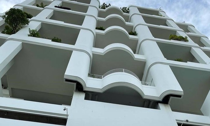 Ploenchit Condo | Crystal Garden Luxury in heart of Downtown Bangkok