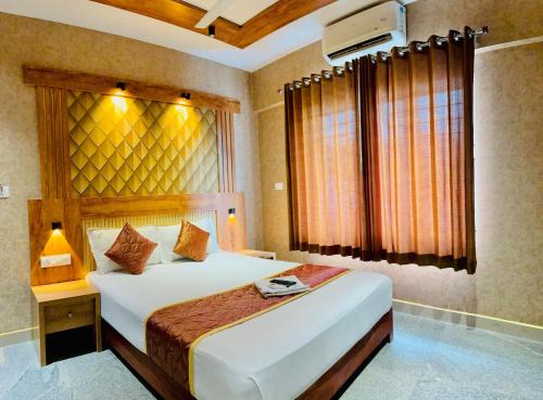 Kakkanad Hotel | Crystal inn BY D2V