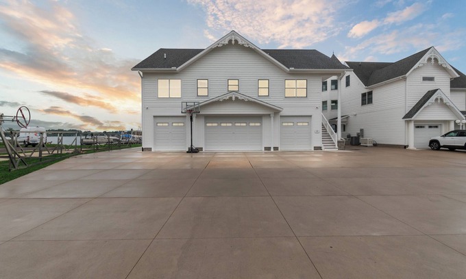 Crystal Condo | Crystal Lake Beachfront Condo - Sleeps 8 - Montcalm County