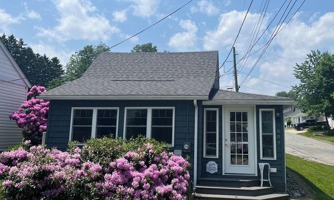 Edinboro Cottage | Crystal Springs Lakeside Cottage in Edinboro just steps from the lake!