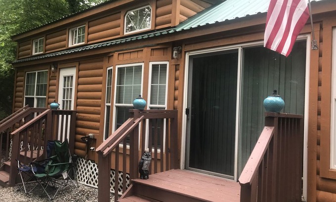 Cream Ridge Cabin | Crystal Springs Wilderness Lodges