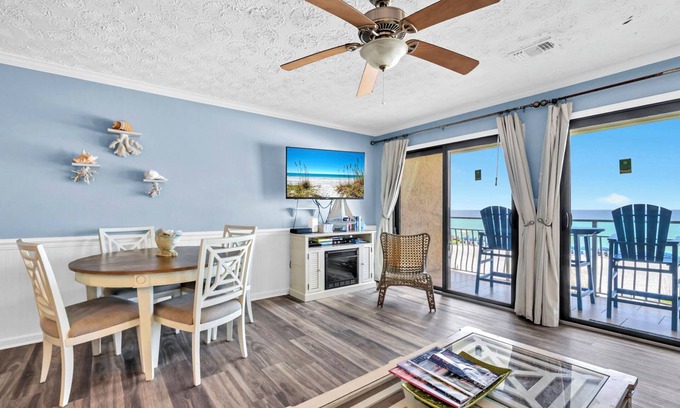 Crystal Beach Condo | Crystal Villas 6A-Beach Service Included-Beachfront