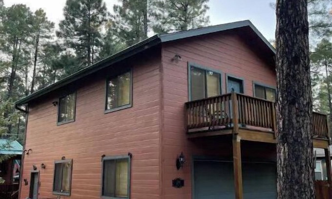 Pinetop House | Cub Haus with Hot Tub in the Pines of Pinetop