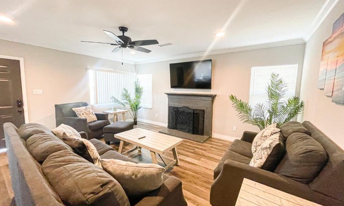 Lennox House | Cubier - Tranquil Home Near SoFi Stadium - RB-LEN