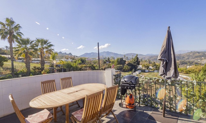Alhaurin el Grande Cottage | Cubo's Casa La Bravo BBQ Roof Terrace/near urban center/terrace