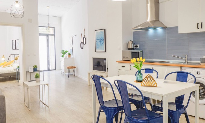 Capuchinos Apartment | Cubo's Malaga Center El Molinillo/free wifi/city center/Air conditioning