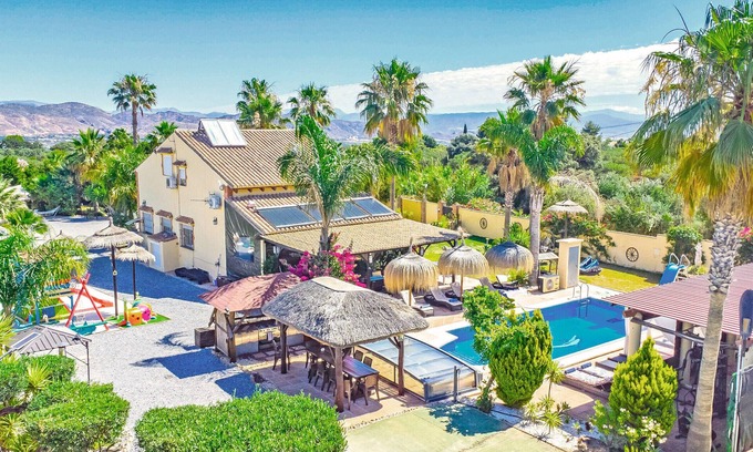 Alhaurin el Grande Villa | Cubo's Villa Las Palmeras Altas Family/private pool/air conditioning/children's area/free wifi