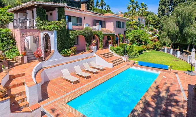 Torremolinos Villa | Cubo's Villa Las Capuchinas/private heated pool/air conditioning/sea views/free wifi