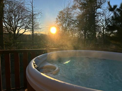 Pontesbury Ski Chalet | Cuckoo Lodge - Arscott Lodges