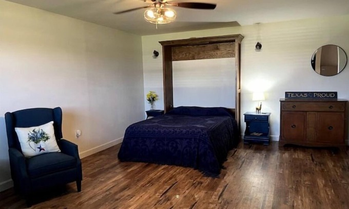 Westminster Cottage | Cuddly Critters Cottage - Alpacas, Goats, Emu's and YOU!