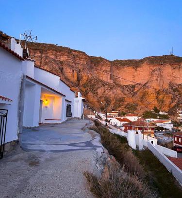 Gorafe House | Cueva de la Luna