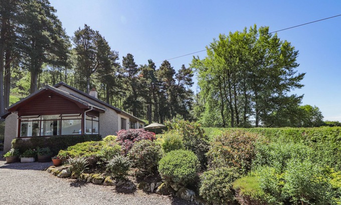 Grantown-on-Spey Cottage | CULREACH LODGE, pet friendly, with open fire in Nethy Bridge
