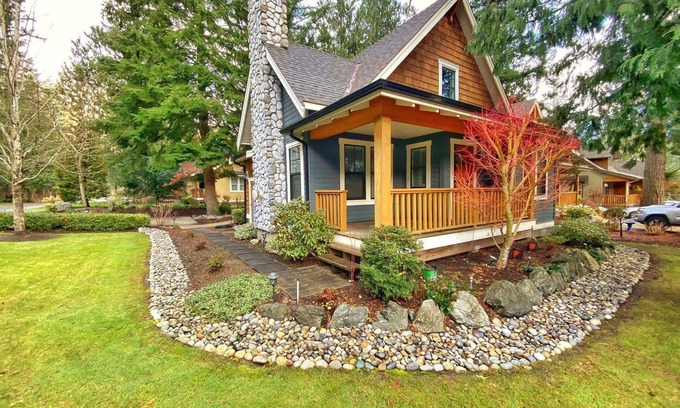 Lindell Beach Cabin | Cultus Lake Cabin - 2 Bdrm + Loft