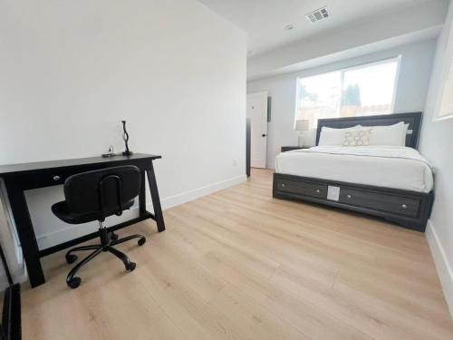 Los Angeles House | Culver Hideaway Private Room with Share Living Space D1D2