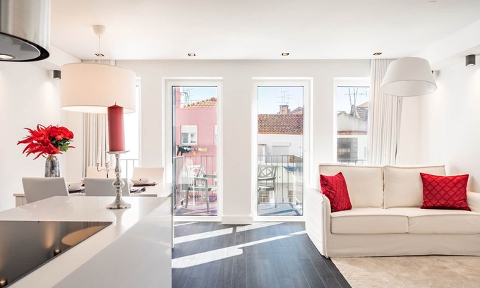 Santa Engracia Apartment | Curcumin Silver Apartment, Wifi, AC !new!