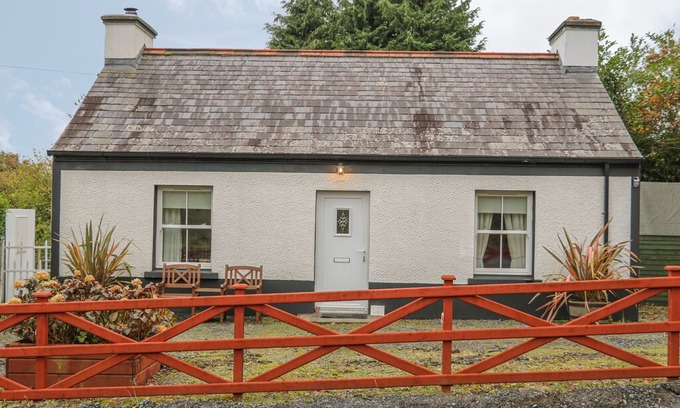 Lecemy Cottage | Curraghamone, BALLYBOFEY, COUNTY DONEGAL