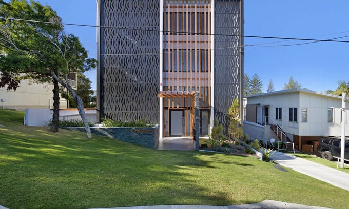 Queensland Apartment | Currumbin Beach - Cosy open plan 4 bedroom penthouse overlooking Elephant Rock