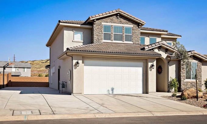 Sienna Hills House | Curtis Ladera RV PAD, Basketball Hoop, Community Pool