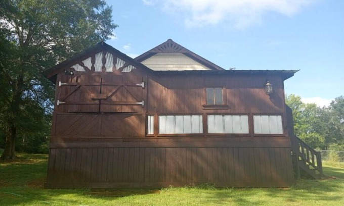 Guntersville House | Custom Built Cabin/ManCave, Family Oriented
