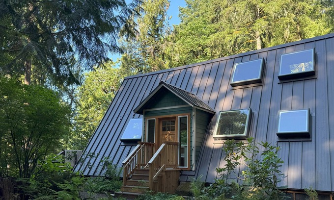 Marcola Cabin | Custom cabin overlooking the McKenzie River. River access, hot tub, and solitude