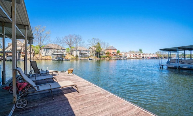Lake Hamilton House | Custom LAKEFRONT House! Great Location- COVE!