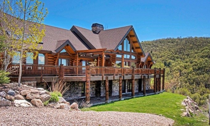 Huntsville Ski Chalet | Custom log home nestled in the mountains. Stunning valley views from every room.