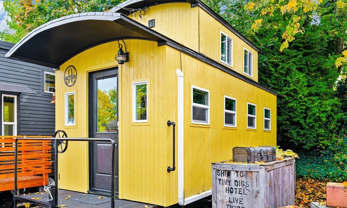 Kerns House | ❤️Custom Tiny w/ Bamboo Vibes, Firepit, Kitchen, Next to PDX's Best Eats✨