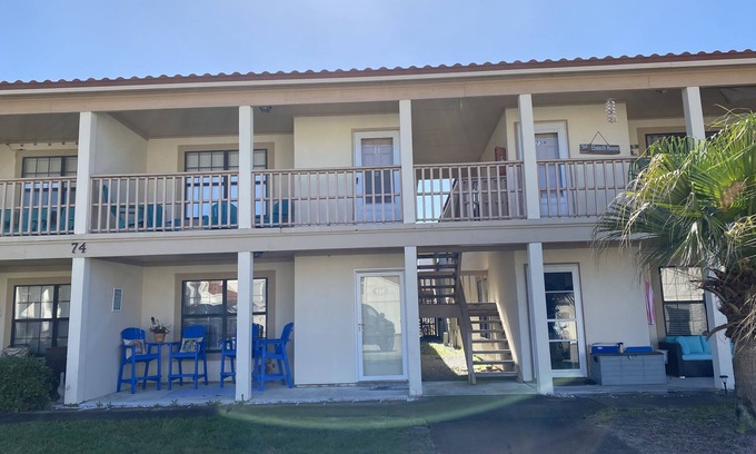 Summer Breeze Condo | Cute 1 Bedroom Condo 3 Min Walk to Beach Sleeps 5 with lots of Amenities!