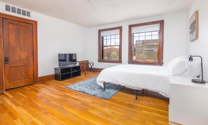 Downtown Des Moines Apartment | Cute 1 Bedroom Studio in Downtown Des Moines