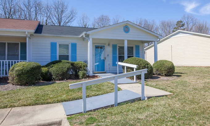 High Point House | Cute 1 Level townhome close to HPU/Furniture mkt