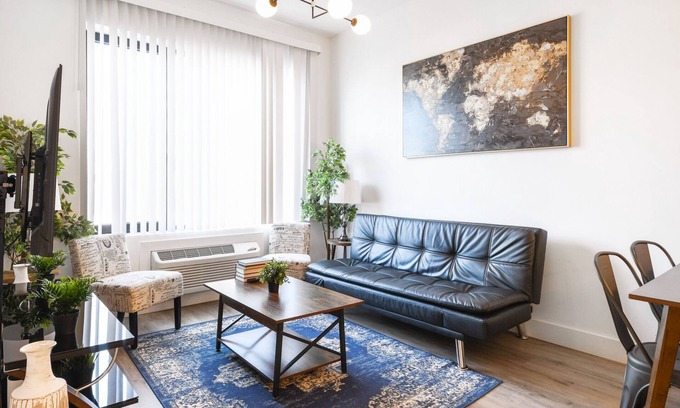 Elizabeth Apartment | Cute 1BR Next to EWR 5016