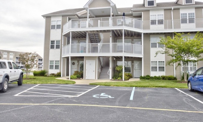 Ocean View Condo | Cute 2 BD, 2 BA Condo w/Bayside Views, Steps to Pool, Tennis, Kayaking, and Other Activities!