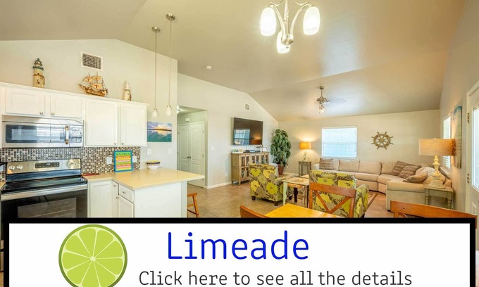 Port Aransas House | Cute 3/2 stilt house, Great Parking, close to the beach, King bed.