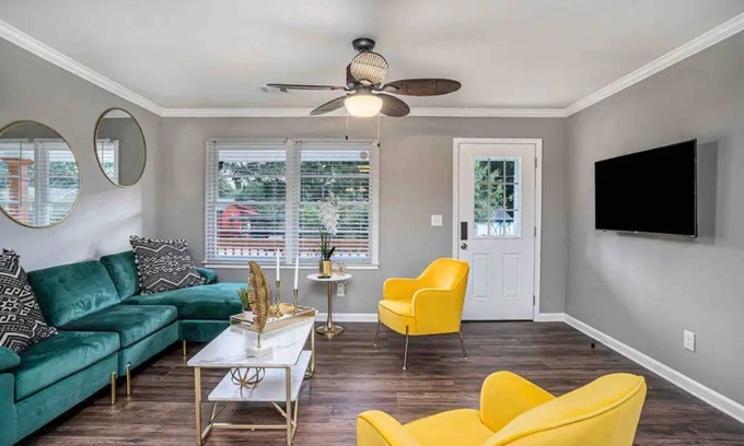 Forest Park House | Cute 3 bedroom near ATL Airport w/King Bed & Den