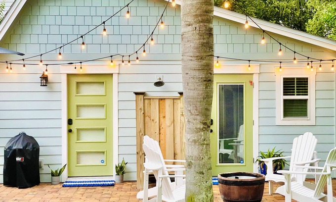 Arlington Cottage | Cute And Cozy Jacksonville Crepe Myrtle Cottage New Build Romantic Getaway Vacay