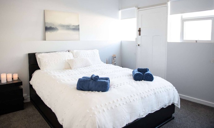 Glenelg South Apartment | Cute and stylish 1BR couples retreat close to beach and Glenelg hub