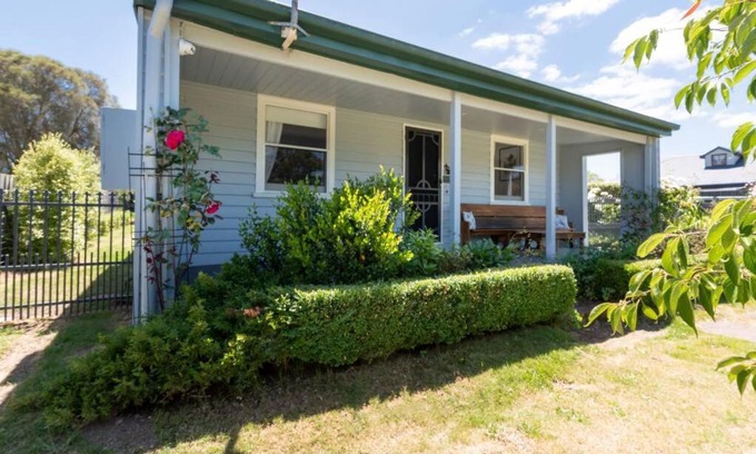 Evandale Apartment | Cute As A Button in Charming Evandale