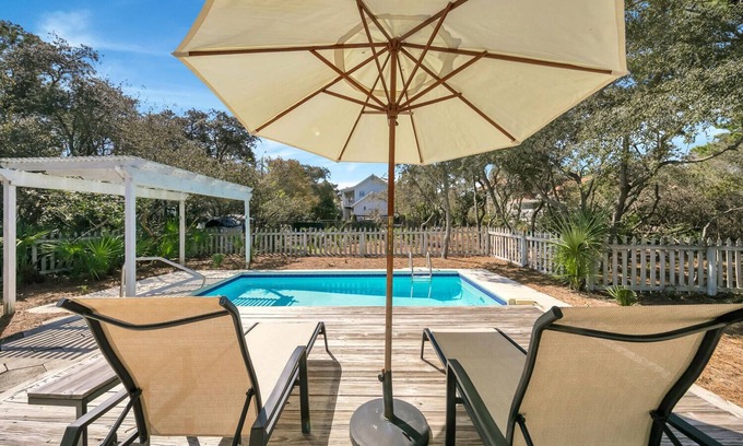 Santa Rosa Beach Cottage | Cute Beach Cottage Steps to Deeded Blue Mountain Beach access, Walk to creamery!