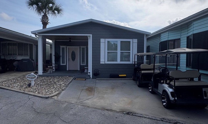 Lower Grand Lagoon House | Cute beach cottage across the street from the beach 7 night min Stay June/Sept