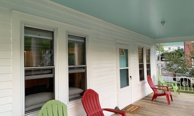 Meadow Bridge House | Cute Bungalow in NewRiver Gorge National Park(sleeps 6, pet friendly)