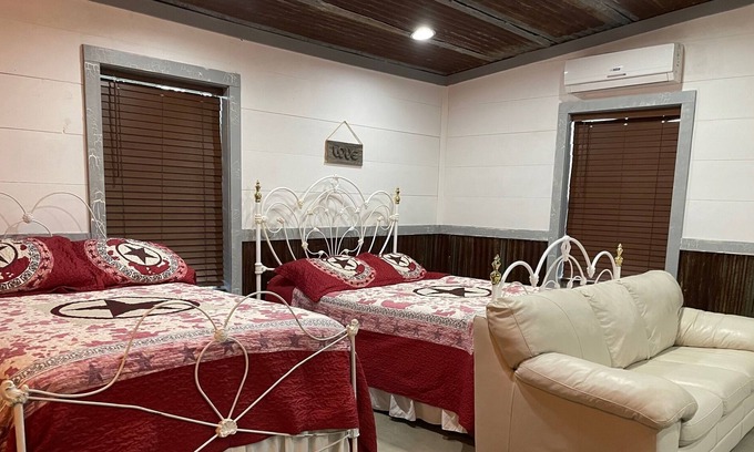 Jermyn Cabin | Cute cabin in the country with fishing, games and onsite pond access