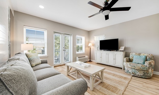 Gulf Place Condo | Cute condo just steps to the Gulf with community pools, & hot tub