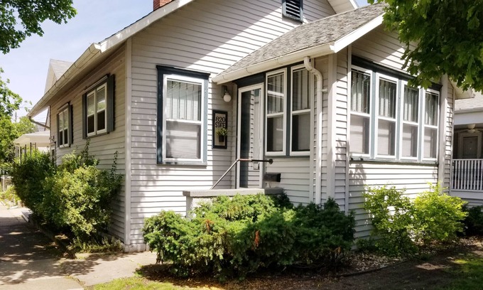 Saint Joseph House | Cute Corner Cottage in Downtown St. Joseph