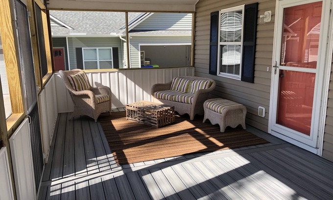 Southport Cottage | Cute cottage in downtown Southport, walk to town