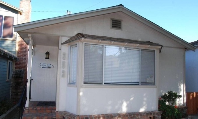 Avalon House | Cute Cottage ; Single Story Detached Home. 3br/2 ba