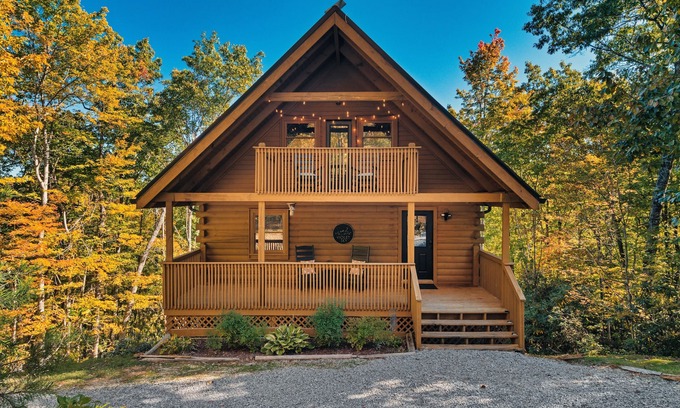 Little Creek Falls Cabin | Cute, Cozy & Comfy! Surrounded by Wooded Views, Private, Hot Tub, Fireplace