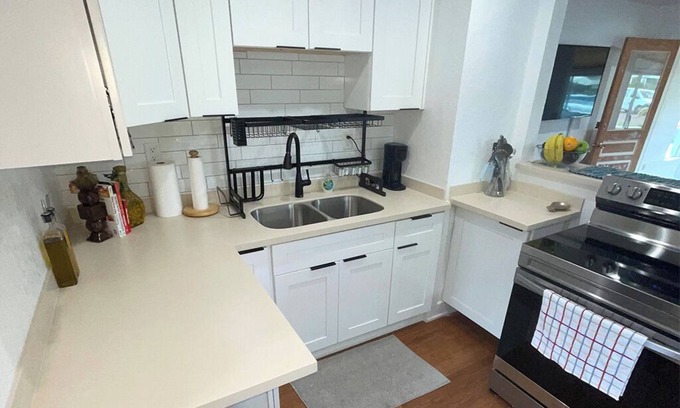 United Central House | Cute & Cozy entire home under 10 mins from beach and Downtown St. Pete