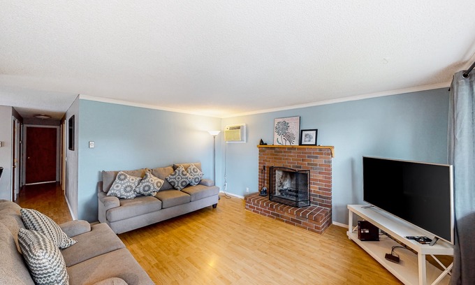 Springfield House | Cute, cozy home with fenced backyard & grill - close to heart of Eugene