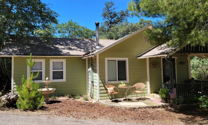Julian Cabin | Cute & Cozy! Julian Mt. cabin. Hiking, wineries, brewery. All season getaway.